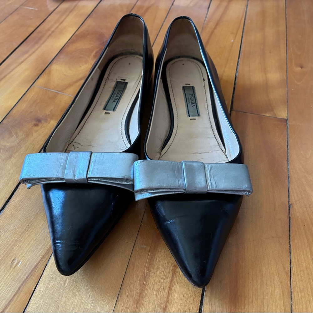 Prada Black Pointed Leather ballerinas with Silver Bow - Picture 2 of 5
